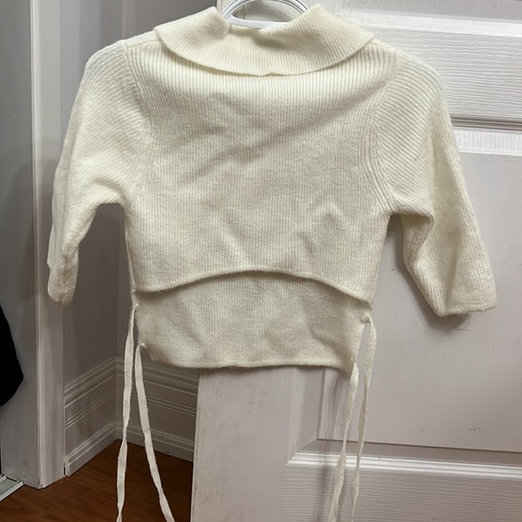 Zara open back white shirt with buttons (front) - Picture 2 of 2